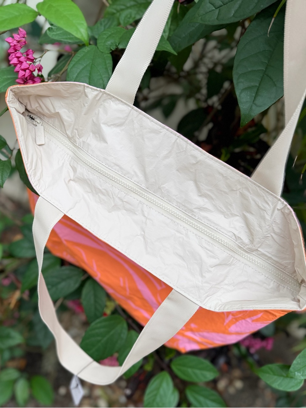 ⭐️🌺 ALOHA COLLECTION 🌺 DAY TRIPPER LEI GARDEN Tote Bag - Picture 6 of 13